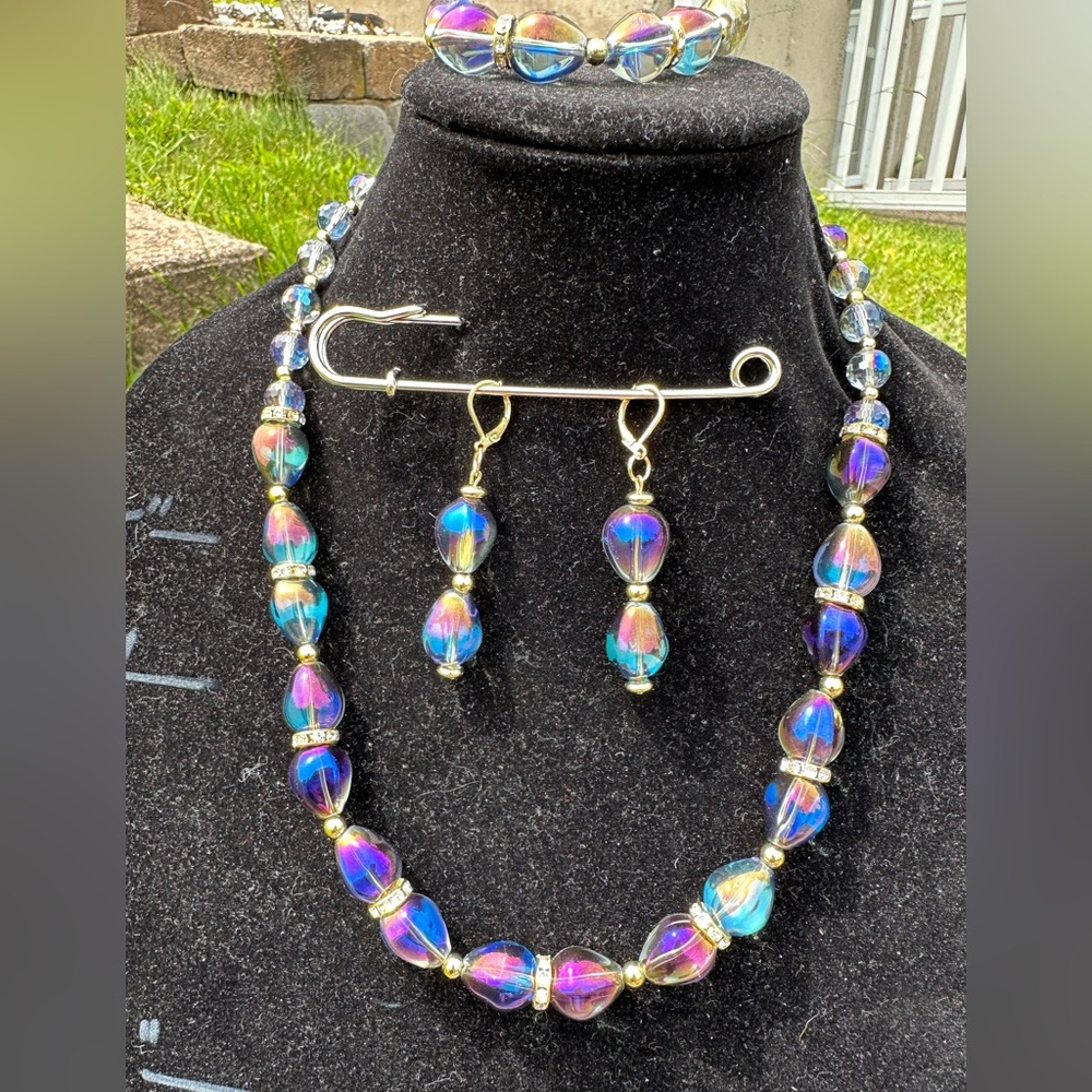 Iridescent Glass Necklace, Earring and Bracelet Set